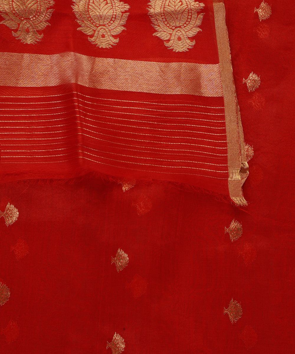 Handloom_Red_Pure_Kora_Silk_Banarasi_Dupatta_With_Paisley_Border_WeaverStory_04