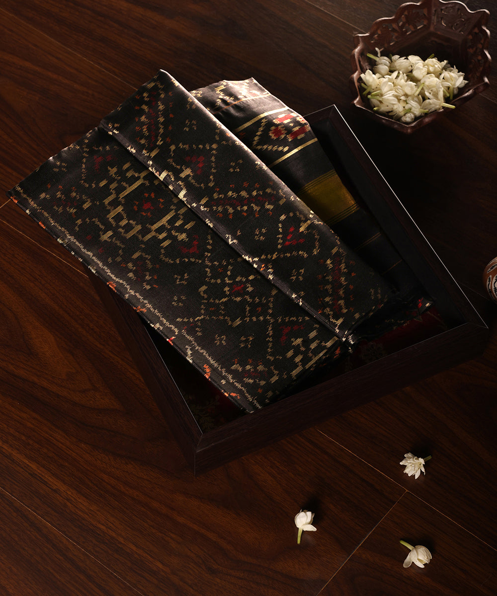Handloom_Black_Pure_Mulberry_Silk_Ikat_Patola_Dupatta_With_Tissue_Border_WeaverStory_01