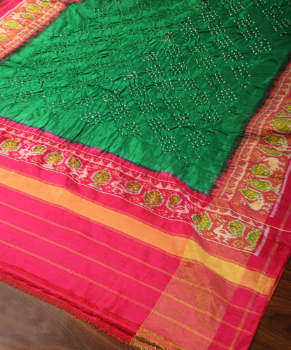 Pink_And_Green_Handloom_Pure_Mulberry_Silk_Bandhej_Patola_Dupatta_With_Border_WeaverStory_03