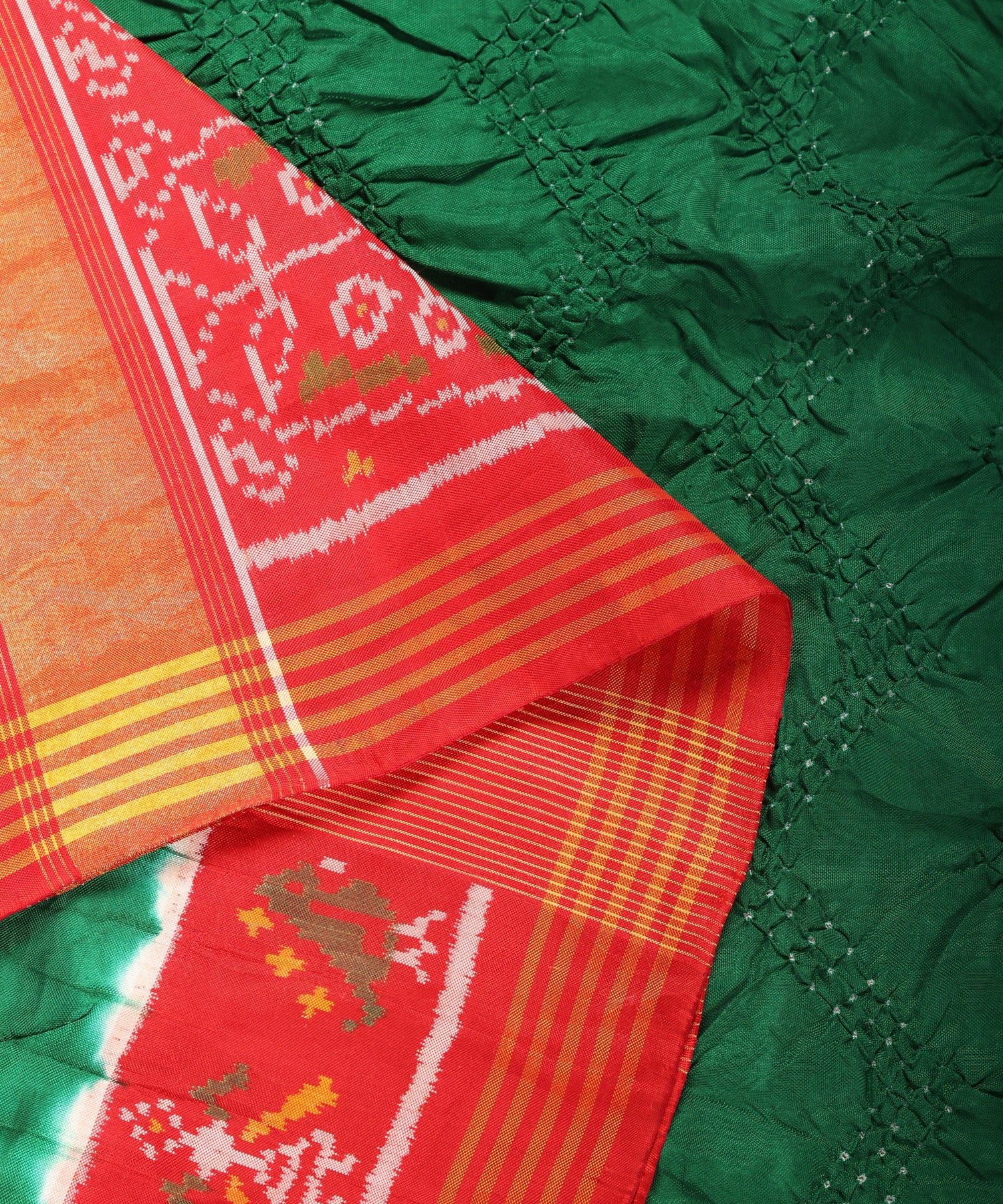 Green_And_Red_Handloom_Pure_Mulberry_Silk_Bandhej_Patola_Dupatta_WeaverStory_04