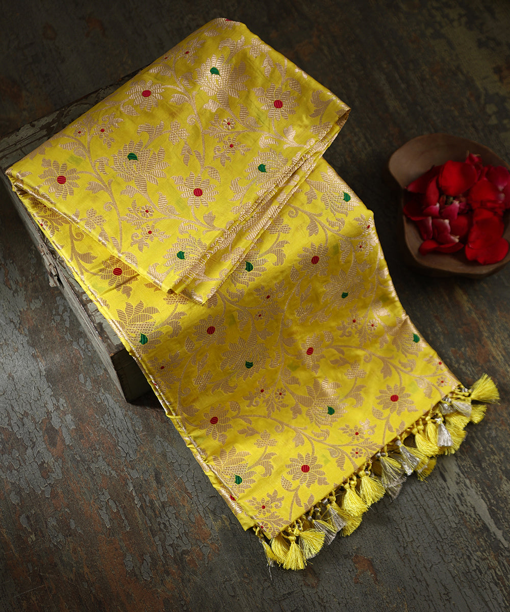 Lemon_Yellow_Handloom_Pure_Katan_Silk_Cutwork_Banarasi_Dupatta_With_Meenadar_Jaal_WeaverStory_01