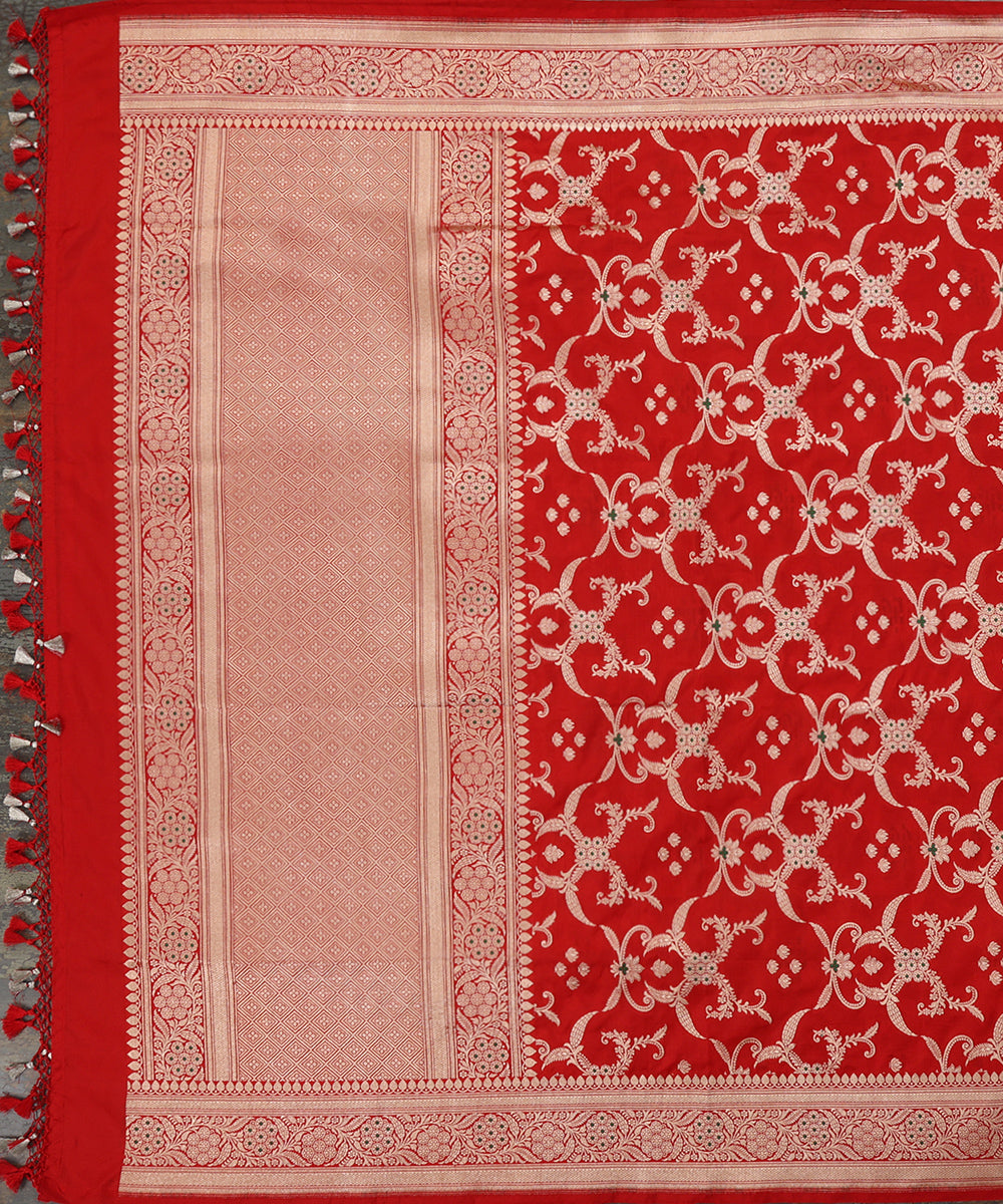 Red_Handloom_Pure_Katan_Silk_Cutwork_Banarasi_Dupatta_With_Green_Meena_Jaal_WeaverStory_02