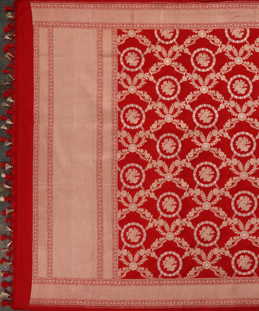 Handloom_Red_Pure_Katan_Silk_Cutwork_Banarasi_Dupatta_With_Gold_And_Silver_Jaal_WeaverStory_02