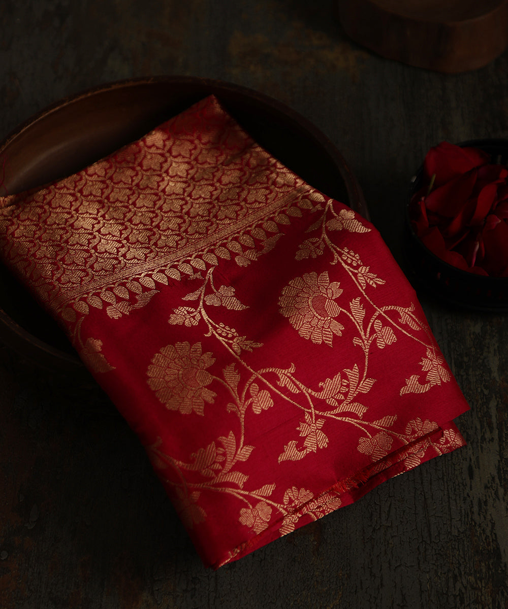 Maroon_Handloom_Pure_Katan_Silk_Banarasi_Dupatta_With_Floral_Jaal_WeaverStory_01