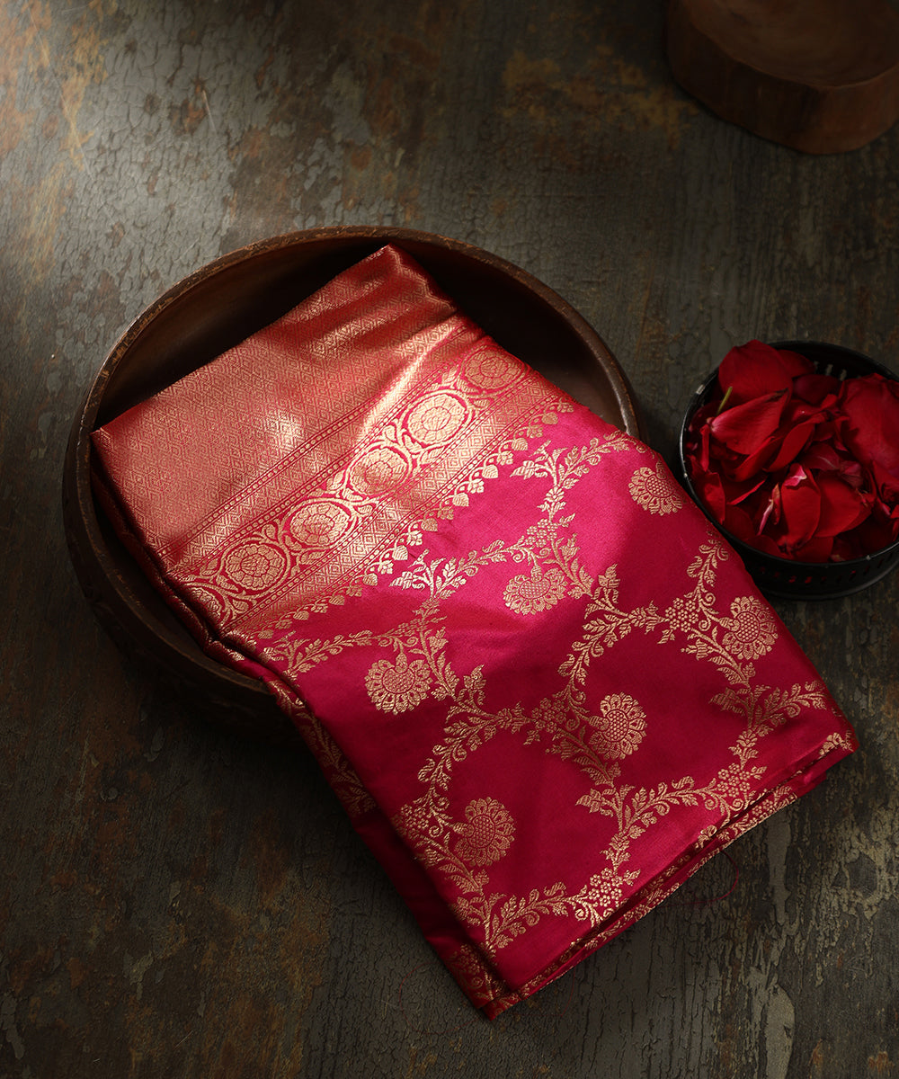 Handloom_Red_And_Pink_Pure_Katan_Silk_Banarasi_Dupatta_With_Floral_Jaal_WeaverStory_01