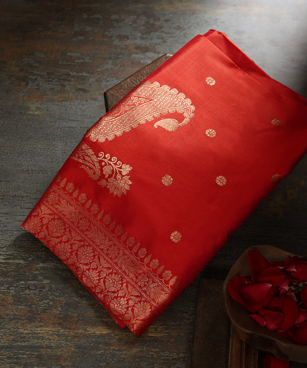 Red_Handloom_Pure_Katan_Silk_Banarasi_Dupatta_With_Konia_And_Booti_WeaverStory_01