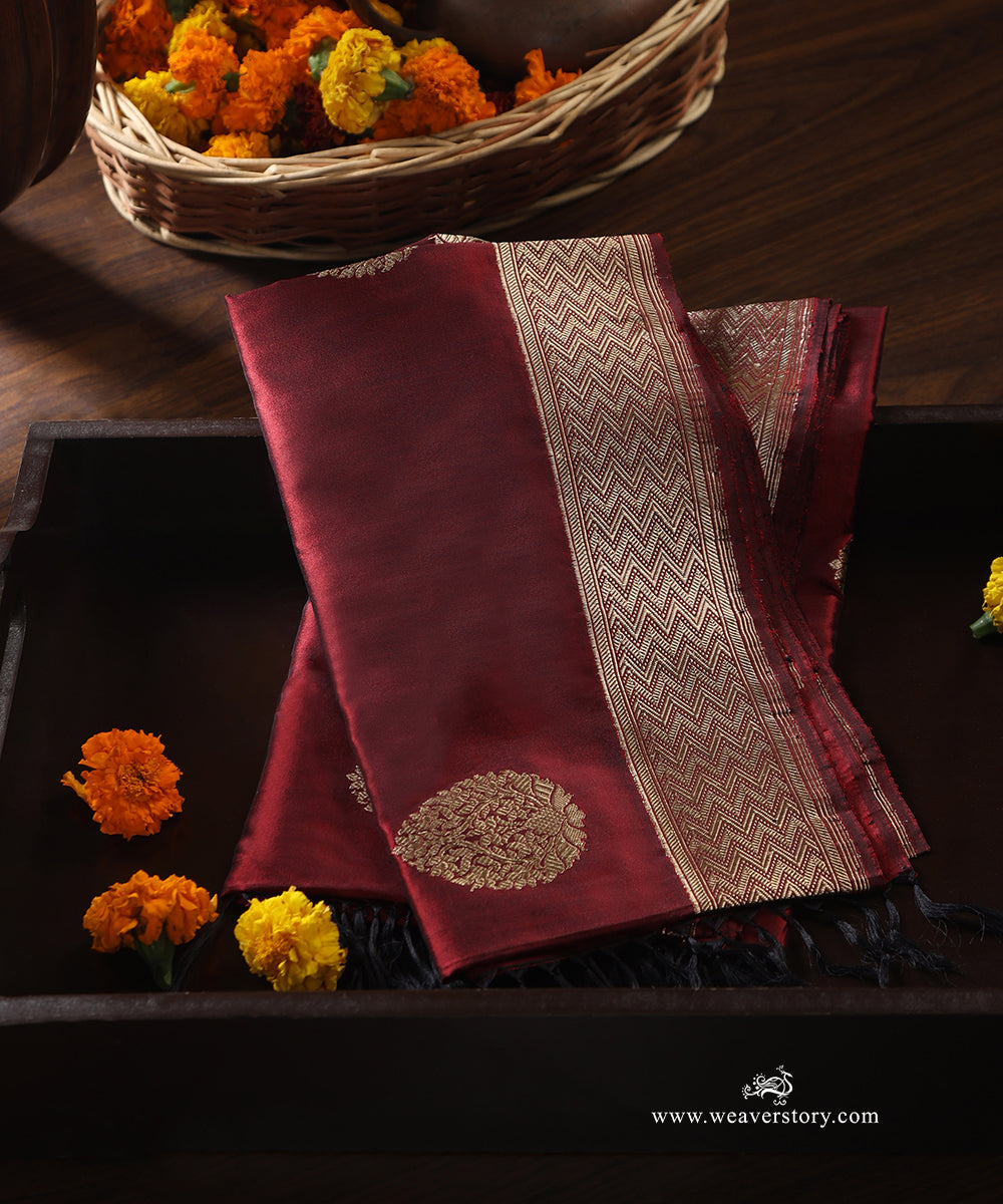 Maroon_Handloom_Pure_Katan_Silk_Banarasi_Dupatta_With_Small_Kadhwa_Flower_Boota_With_Gold_Zari_Saffron_Border_WeaverStory_01