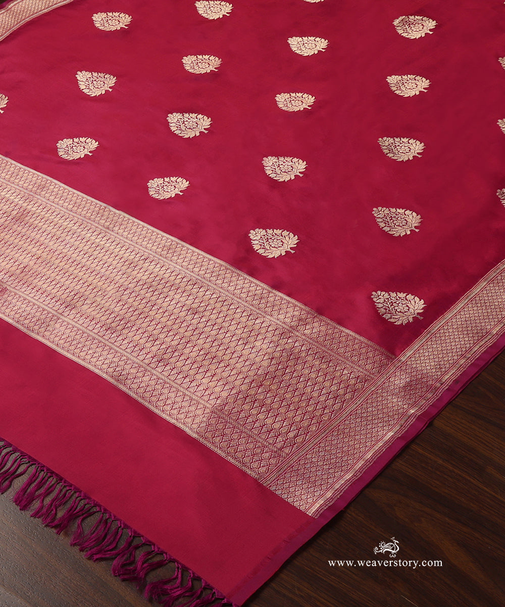 Plum_Handloom_Pure_Katan_Silk_Banarasi_Dupatta_With_Floral_Kadhwa_Boota_And_Saffron_Border_WeaverStory_03