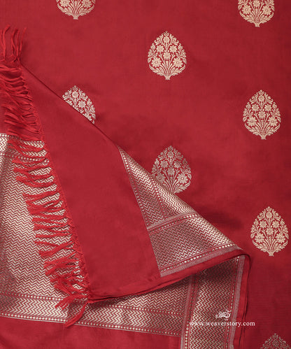 Red_Handloom_Pure_Katan_Silk_Banarasi_Dupatta_With_Guldasta_Motif_Kadhwa_Boota_And_Saffron_Border_WeaverStory_04