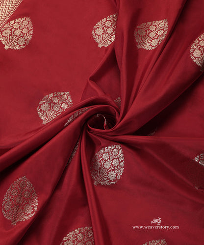 Red_Handloom_Pure_Katan_Silk_Banarasi_Dupatta_With_Guldasta_Motif_Kadhwa_Boota_And_Saffron_Border_WeaverStory_05