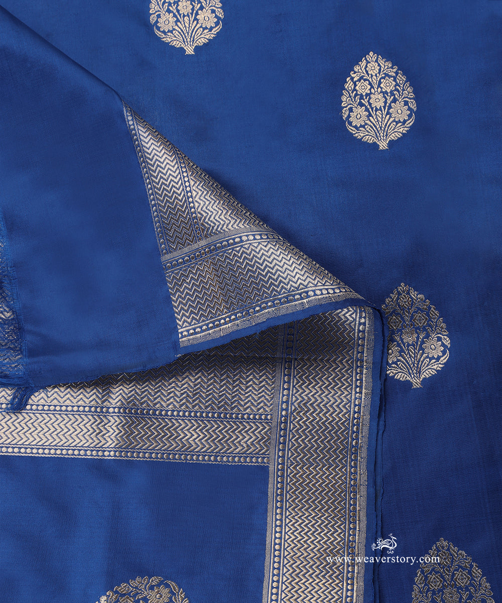 Electric_Blue_Handloom_Pure_Katan_Silk_Banarasi_Dupatta_With_Guldasta_Motif_Kadhwa_Boota_And_Saffron_Border_WeaverStory_04