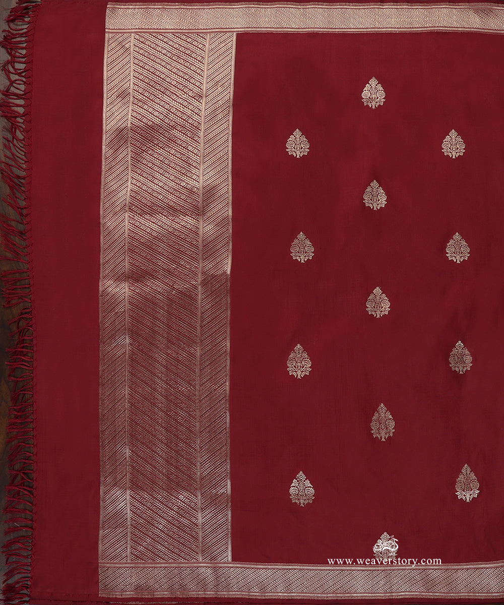 Maroon_Handloom_Pure_Katan_Silk_Banarasi_Dupatta_With_Kadhwa_Boota_And_Diagonal_Border_WeaverStory_02