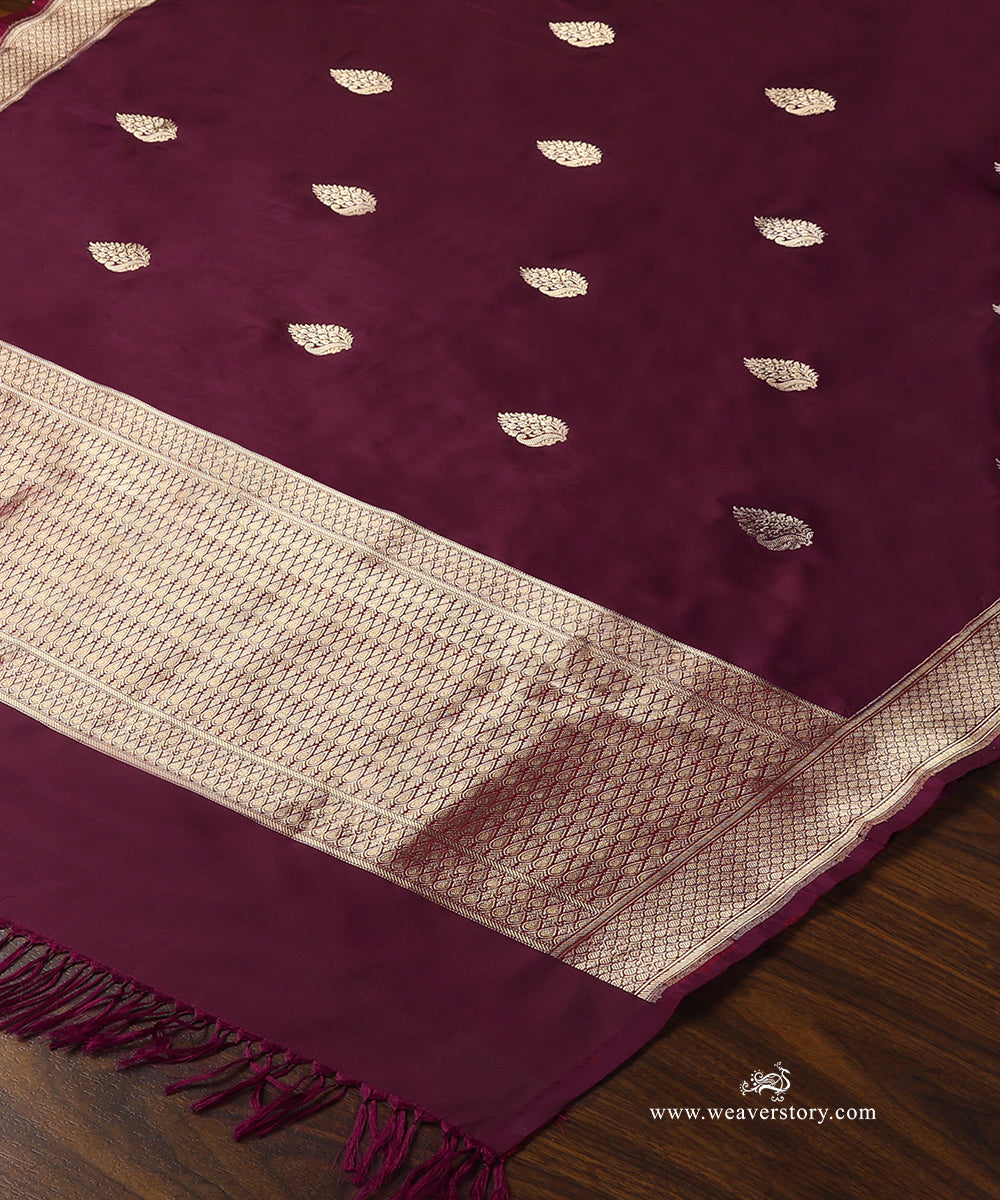 Purple_Handloom_Pure_Katan_Silk_Banarasi_Dupatta_With_Kadhwa_Boota_WeaverStory_03