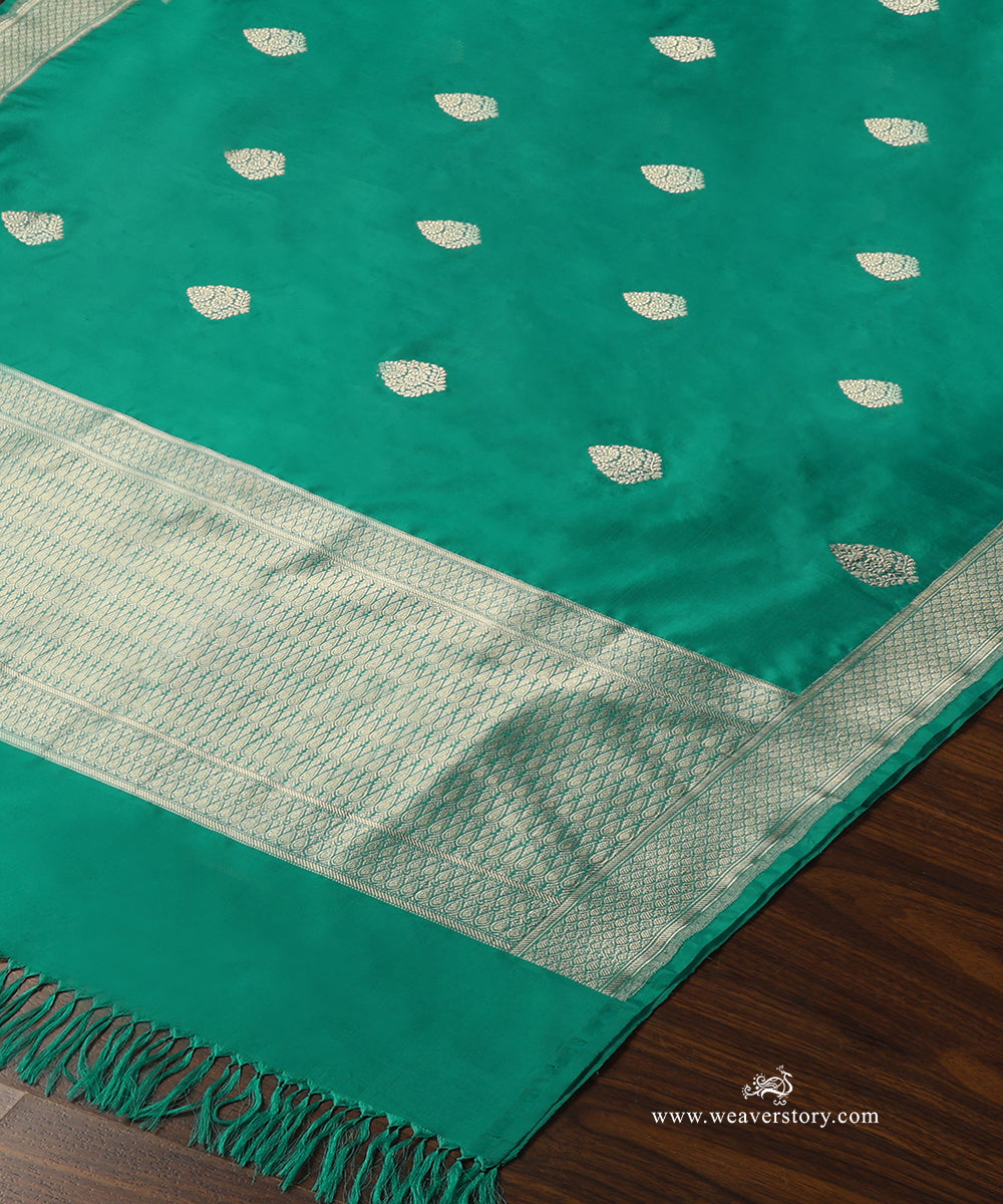 Jade_Green_Handloom_Pure_Katan_Silk_Banarasi_Dupatta_With_Kadhwa_Boota_And_Saffron_Border_WeaverStory_03