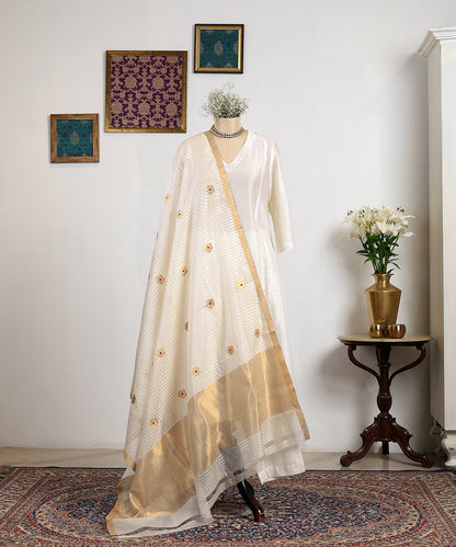 Off-White_Handloom_Pure_Silk_Chanderi_Dupatta_With_Gold_Floral_Motif_And_Red_Meena_WeaverStory_01