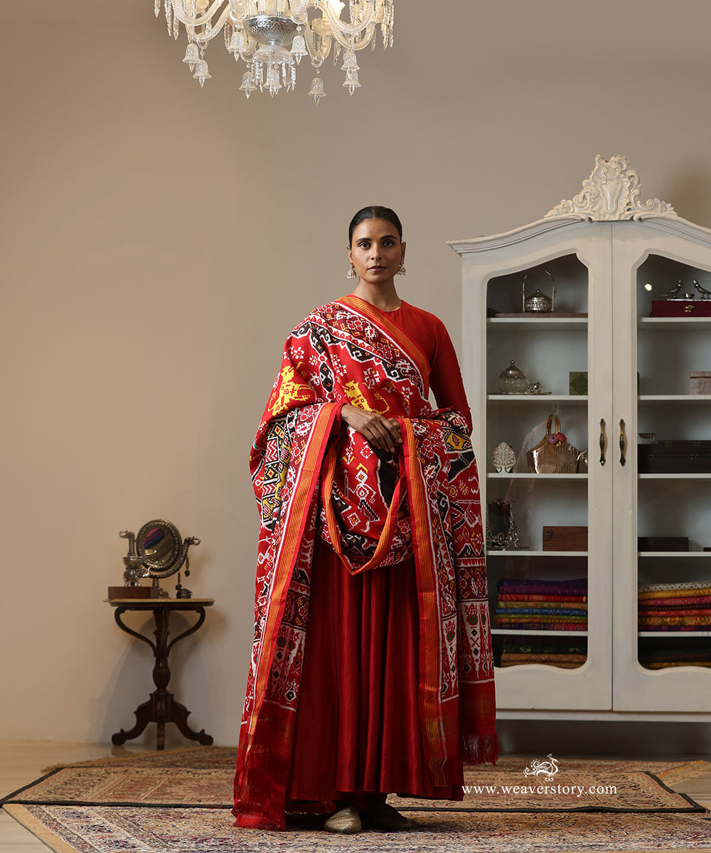 Red_Handloom_Double_Ikat_Patola_Duptta_With_Big_Eleplant_Motifs_WeaverStory_02