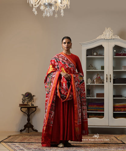 Red_Handloom_Double_Ikat_Patola_Duptta_With_Big_Eleplant_Motifs_WeaverStory_02
