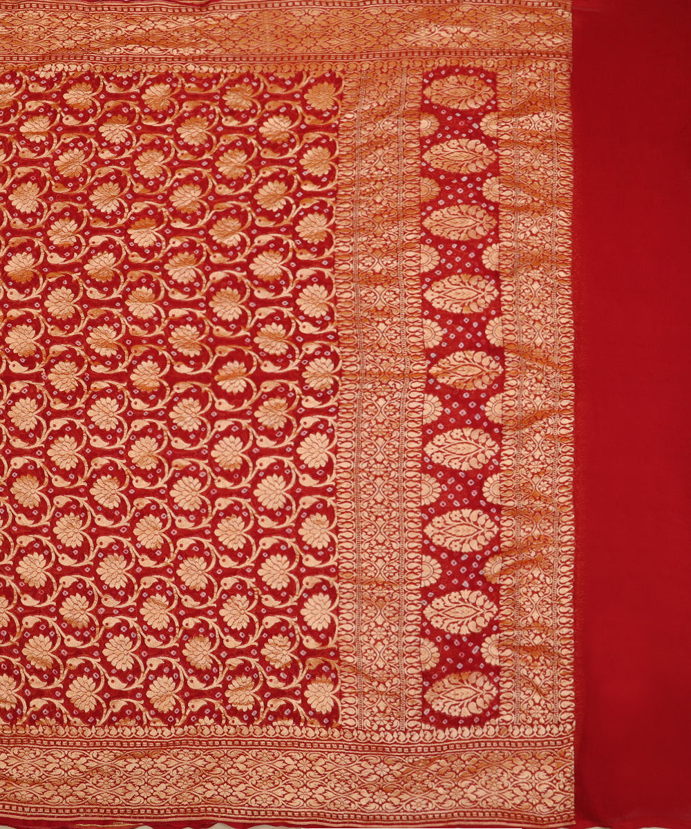 Close-up of maroon pure Khaddi georgette Banarasi Bandhej dupatta with dense zari florals, Bandhej dots and an ornate woven border.