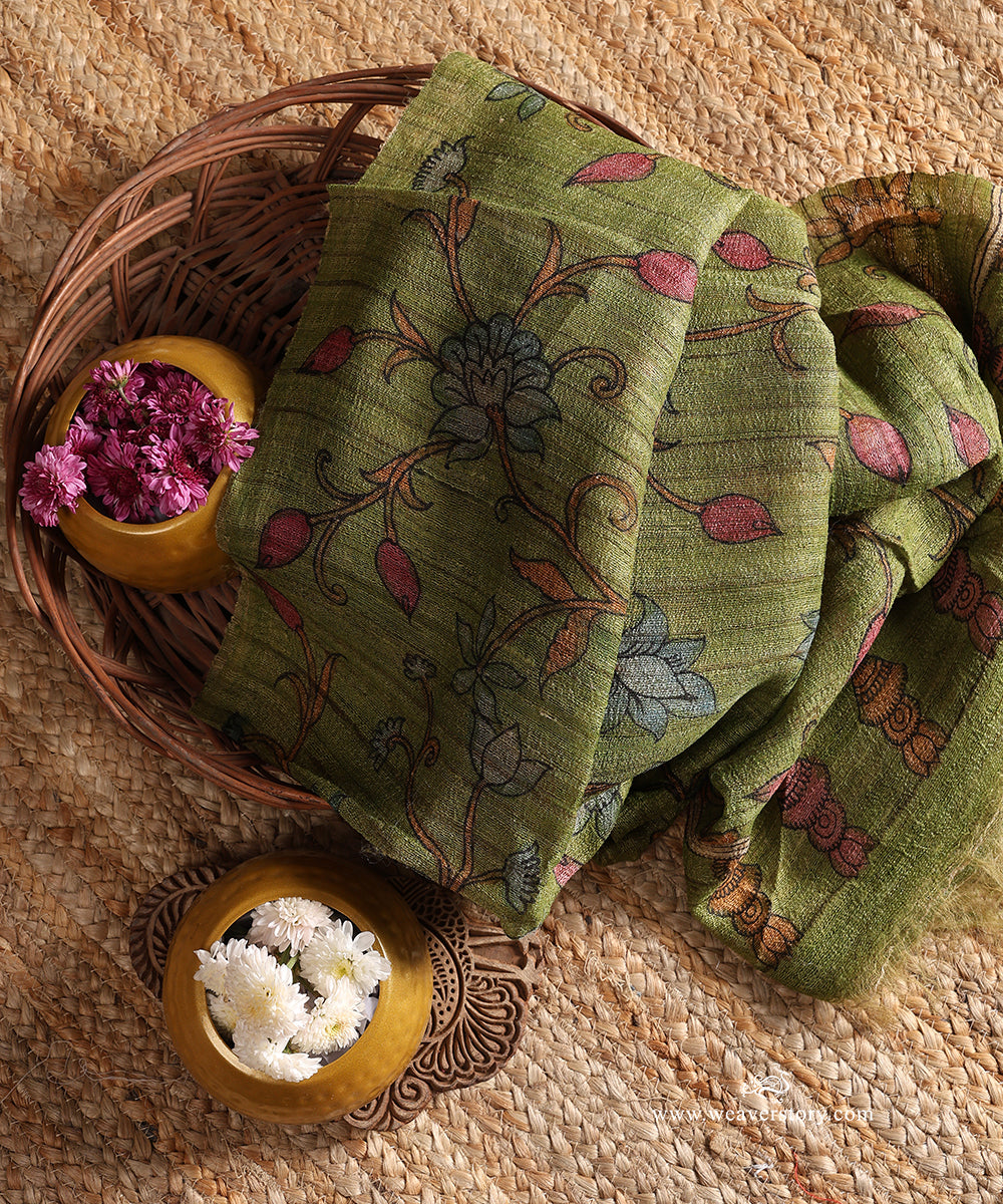 Heena_Green_Handloom_Pure_Tusser_Silk_Hand_Painted_Kalamkari_Dupatta_With_Allover_Floral_Motifs_WeaverStory_01