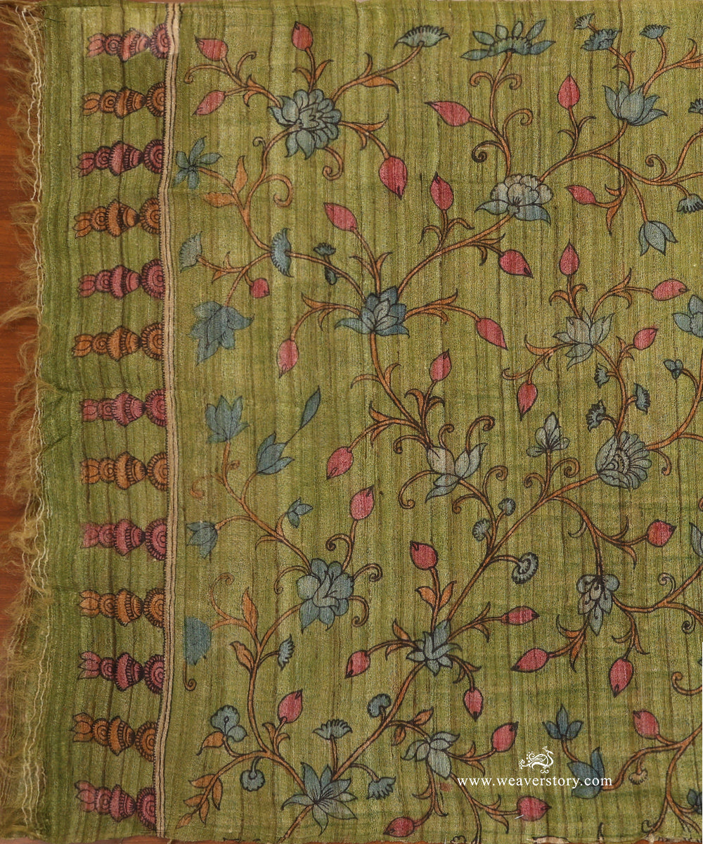 Heena_Green_Handloom_Pure_Tusser_Silk_Hand_Painted_Kalamkari_Dupatta_With_Allover_Floral_Motifs_WeaverStory_02