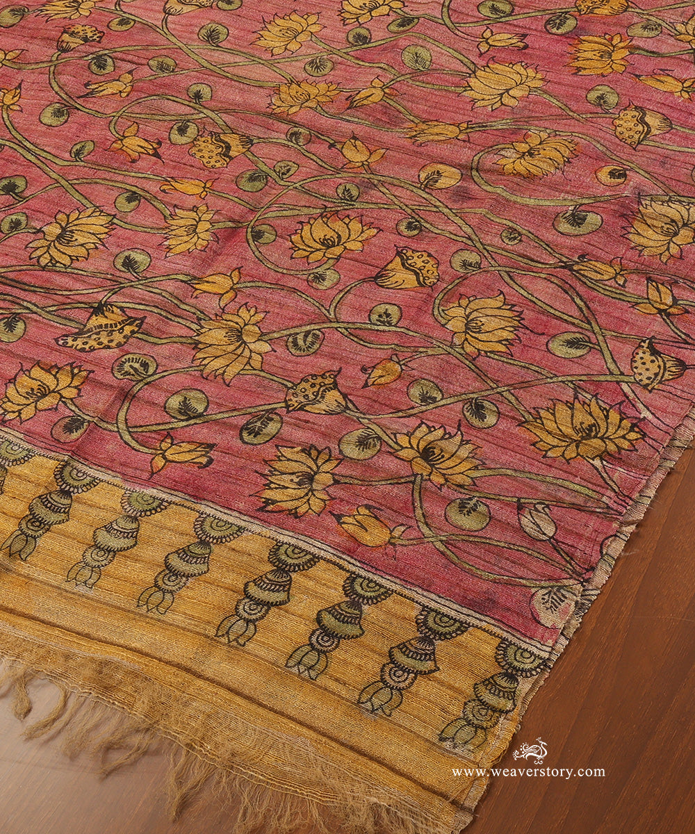 Pink_Handloom_Pure_Tusser_Silk_Hand_Painted_Kalamkari_Dupatta_With_All_Over_Lotus_Jaal_WeaverStory_03