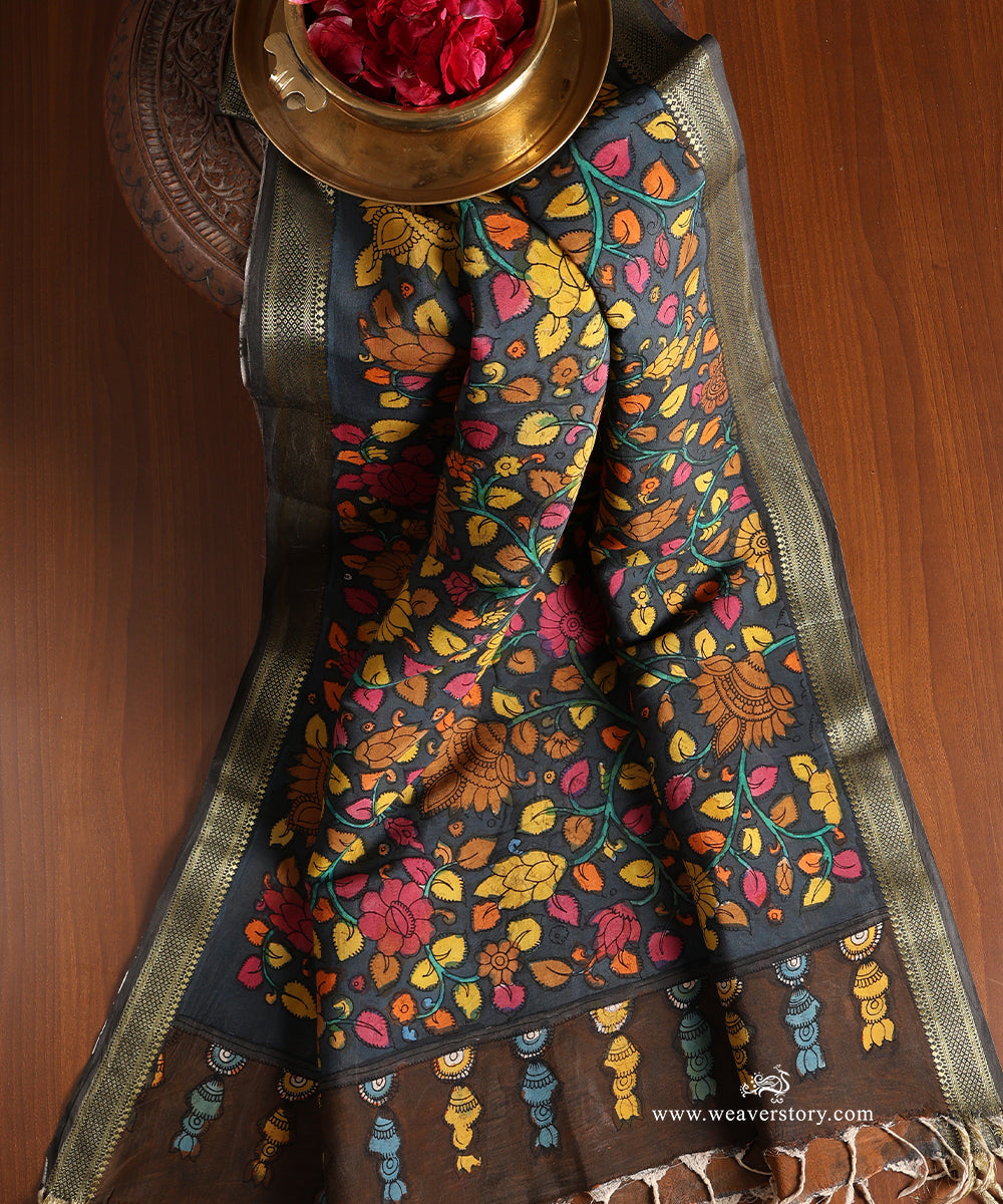 Grey_Handloom_Pure_Cotton_Hand_Painted_Floral_Print_Kalamkari_Dupatta_With_Zari_Border_WeaverStory_01