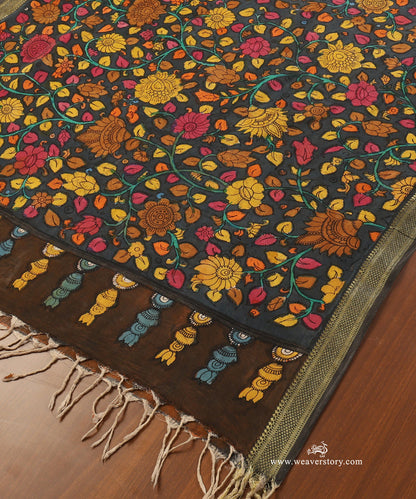 Grey_Handloom_Pure_Cotton_Hand_Painted_Floral_Print_Kalamkari_Dupatta_With_Zari_Border_WeaverStory_03