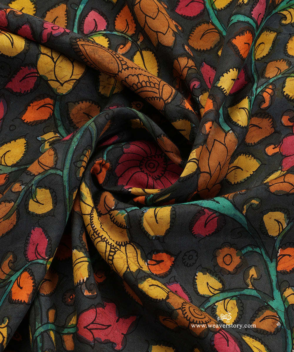 Grey_Handloom_Pure_Cotton_Hand_Painted_Floral_Print_Kalamkari_Dupatta_With_Zari_Border_WeaverStory_05