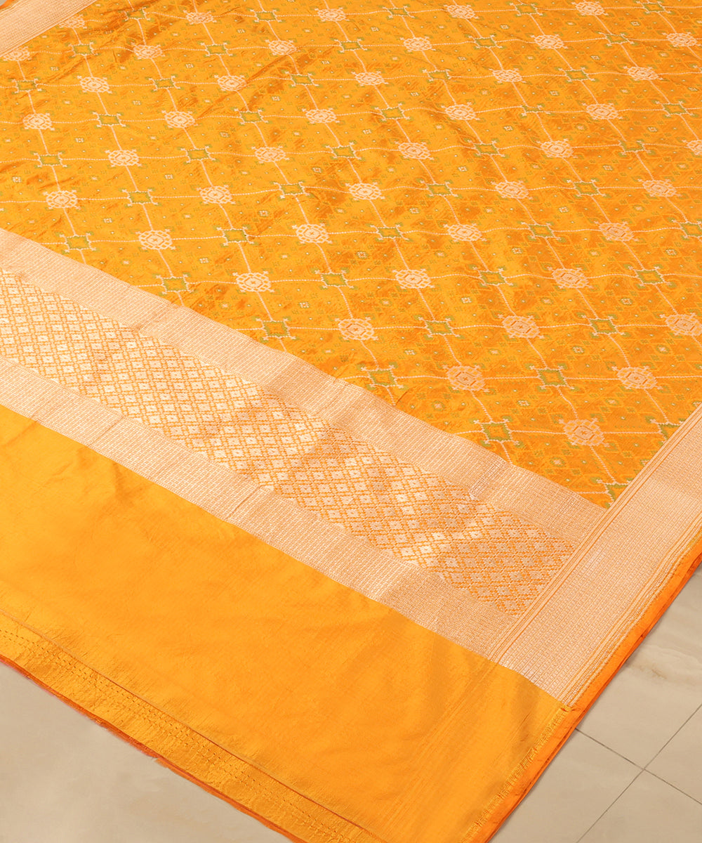 Mustard_Yellow_Handloom_Pure_Katan_Silk_Banarasi_Patola_Dupatta_WeaverStory_03
