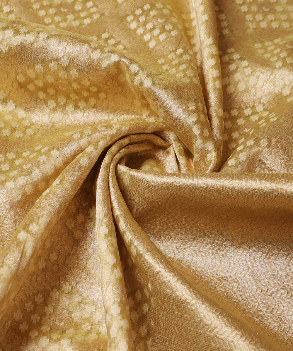 Handloom_Lemon_Kora_Tissue_Banarasi_With_Diamond_Pattern_WeaverStory_05