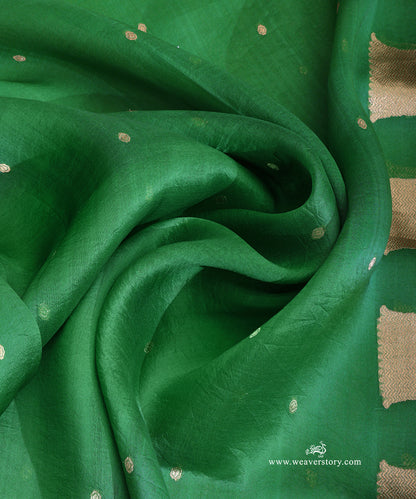 Emerald_Green_Handloom_Pure_Kora_Silk_Banarasi_Duptta_With_Kadhwa_Lotus_Boota_On_Pallu_WeaverStory_05