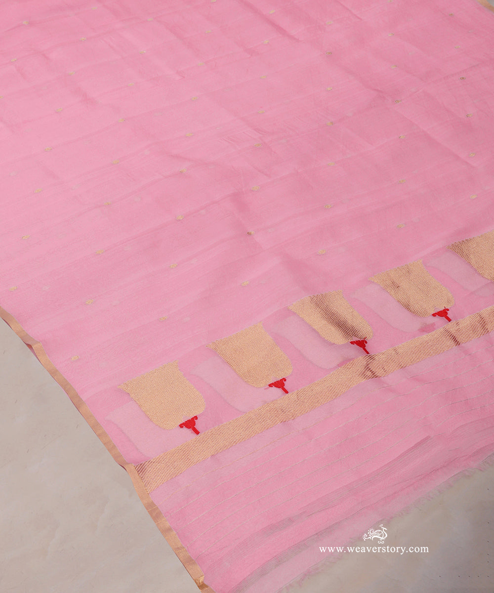 Baby_Pink_Handloom_Pure_Kora_Silk_Banarasi_Duptta_With_Kadhwa_Lotus_Boota_On_Pallu_And_Red_Meena_WeaverStory_03