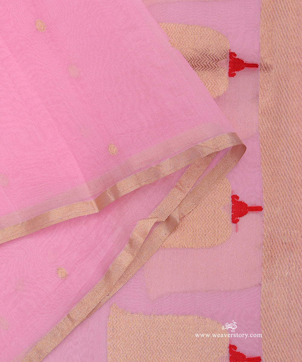 Baby_Pink_Handloom_Pure_Kora_Silk_Banarasi_Duptta_With_Kadhwa_Lotus_Boota_On_Pallu_And_Red_Meena_WeaverStory_04
