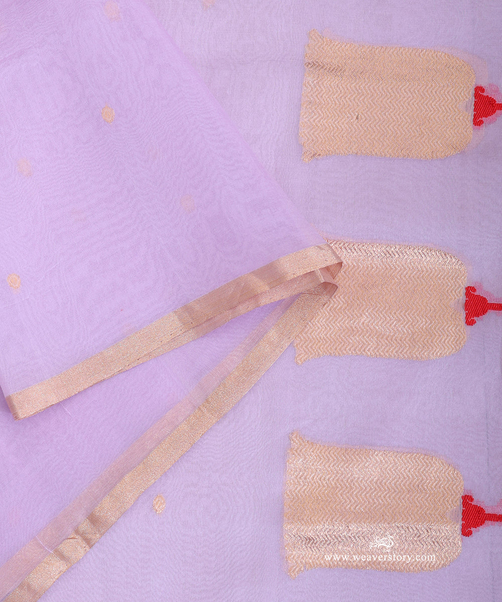Lavender_Handloom_Pure_Kora_Silk_Banarasi_Duptta_With_Kadhwa_Lotus_Boota_On_Pallu_And_Red_Meena_WeaverStory_04