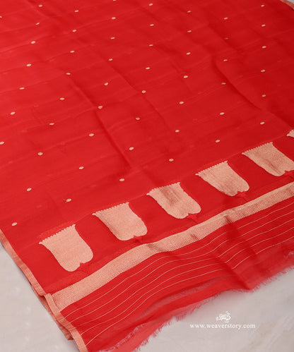 Red_Handloom_Pure_Kora_Silk_Banarasi_Duptta_With_Kadhwa_Lotus_Boota_On_Pallu_And_Red_Meena_WeaverStory_03