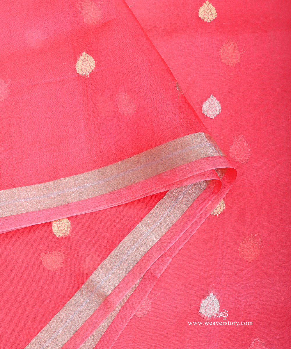 Coral_Pink_Handloom_Pure_Kora_Silk_Banarasi_Duptta_With_Kadhwa_Gold_Silver_Small_Flowers_Booti_WeaverStory_04