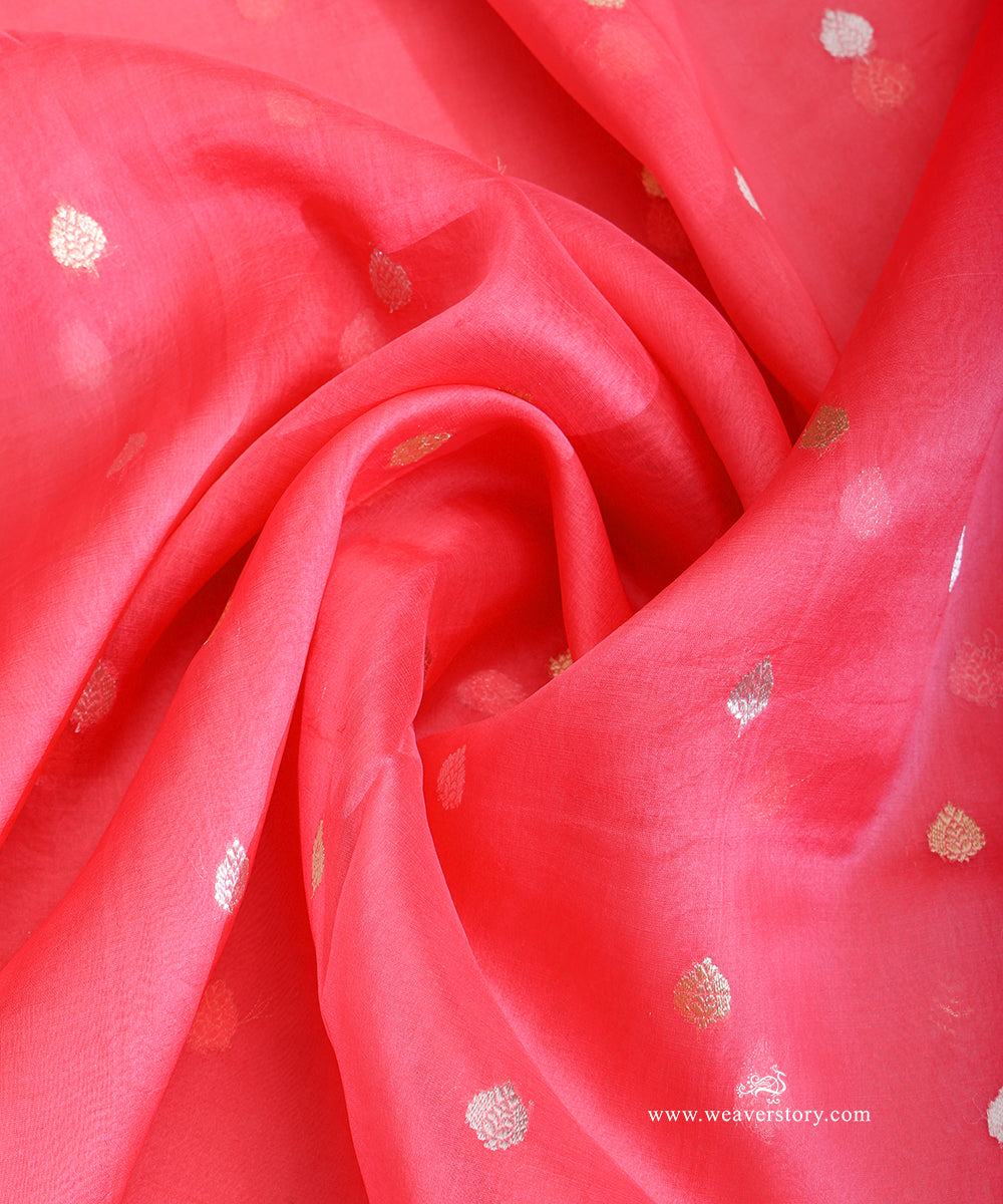 Coral_Pink_Handloom_Pure_Kora_Silk_Banarasi_Duptta_With_Kadhwa_Gold_Silver_Small_Flowers_Booti_WeaverStory_05