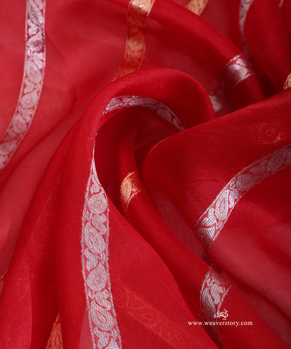 Red_Handloom_Pure_Kora_Silk_Banarasi_Duptta_With_Kadhwa_Gold_Silver_Aadi_Jall_WeaverStory_05