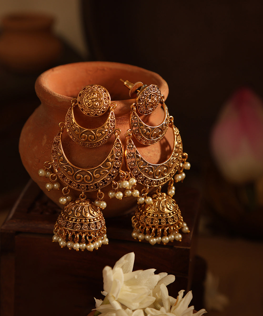 Meabh_Handcrafted_Chandbali_Earrings_With_Pearls_WeaverStory_01