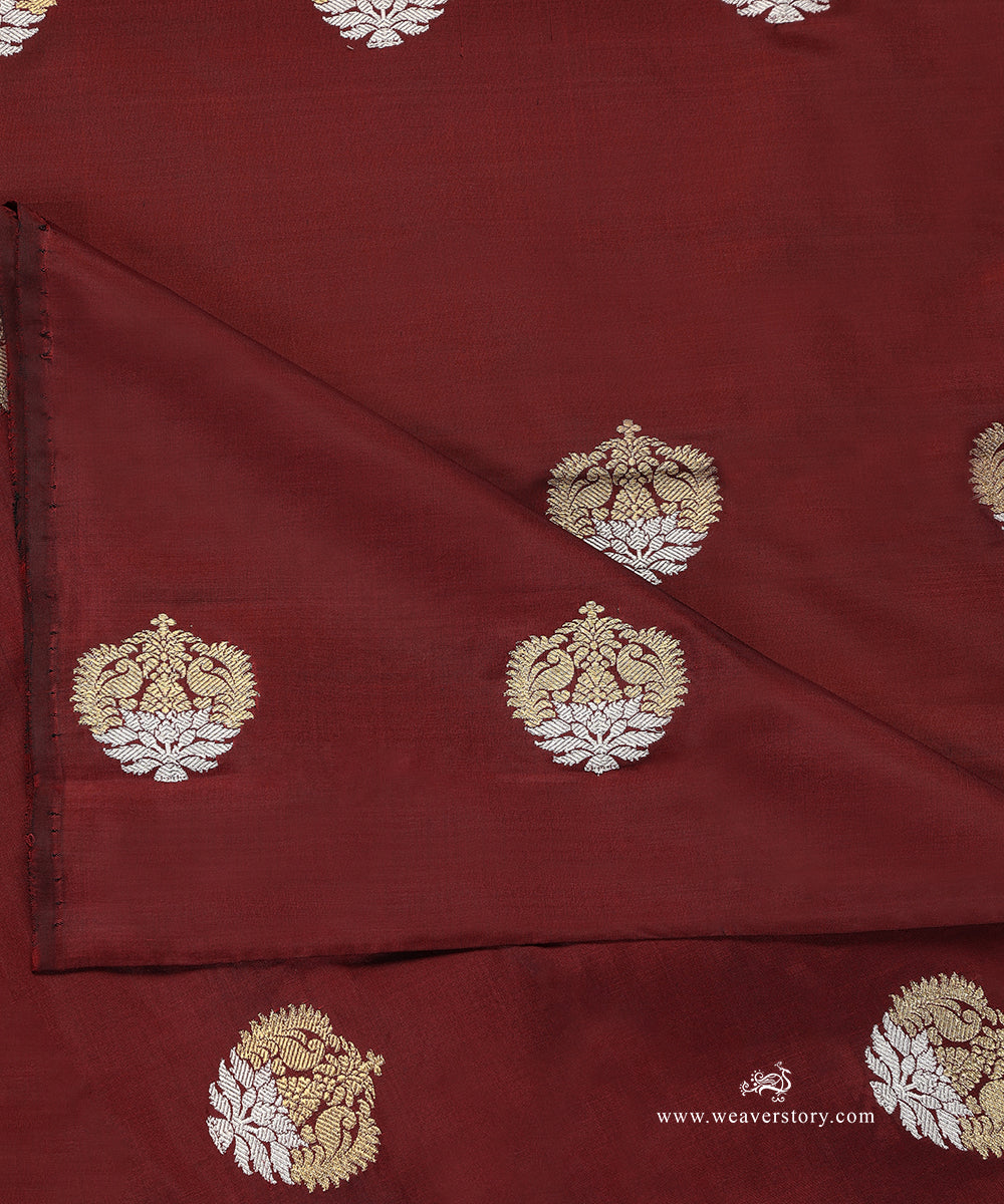 Maroon_Handloom_Pure_Katan_Silk_Banarasi_Fabric_With_Sona_Rupa_Kadhwa_Boota_WeaverStory_04