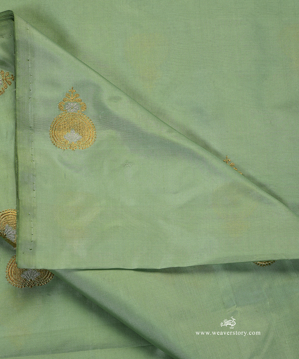 Pista_Green_Handloom_Pure_Katan_Silk_Banarasi_Fabric_With_Sona_Rupa_Zari_Boota_WeaverStory_04