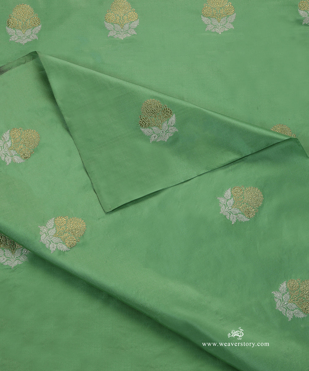 Mint_Green_Handloom_Pure_Katan_Silk_Banarasi_Fabric_With_Gold_And_Silver_Kadhwa_Booti_WeaverStory_04