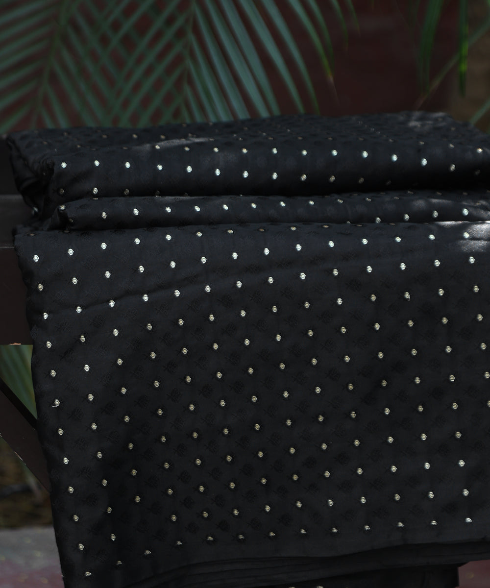 Handloom_Black_Pure_Katan_Silk_Tanchoi_Banarasi_Fabric_With_Reshma_Booti_WeaverStory_01
