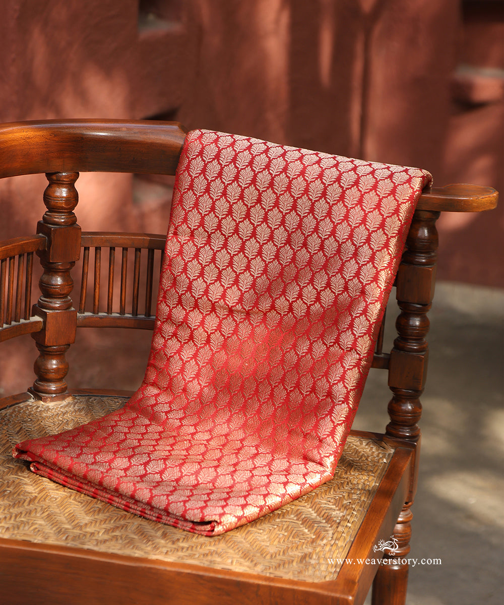 Handloom_Red_Pure_Katan_Silk_Kimkhab_Banarasi_Fabric_With_Small_Flower_WeaverStory_01