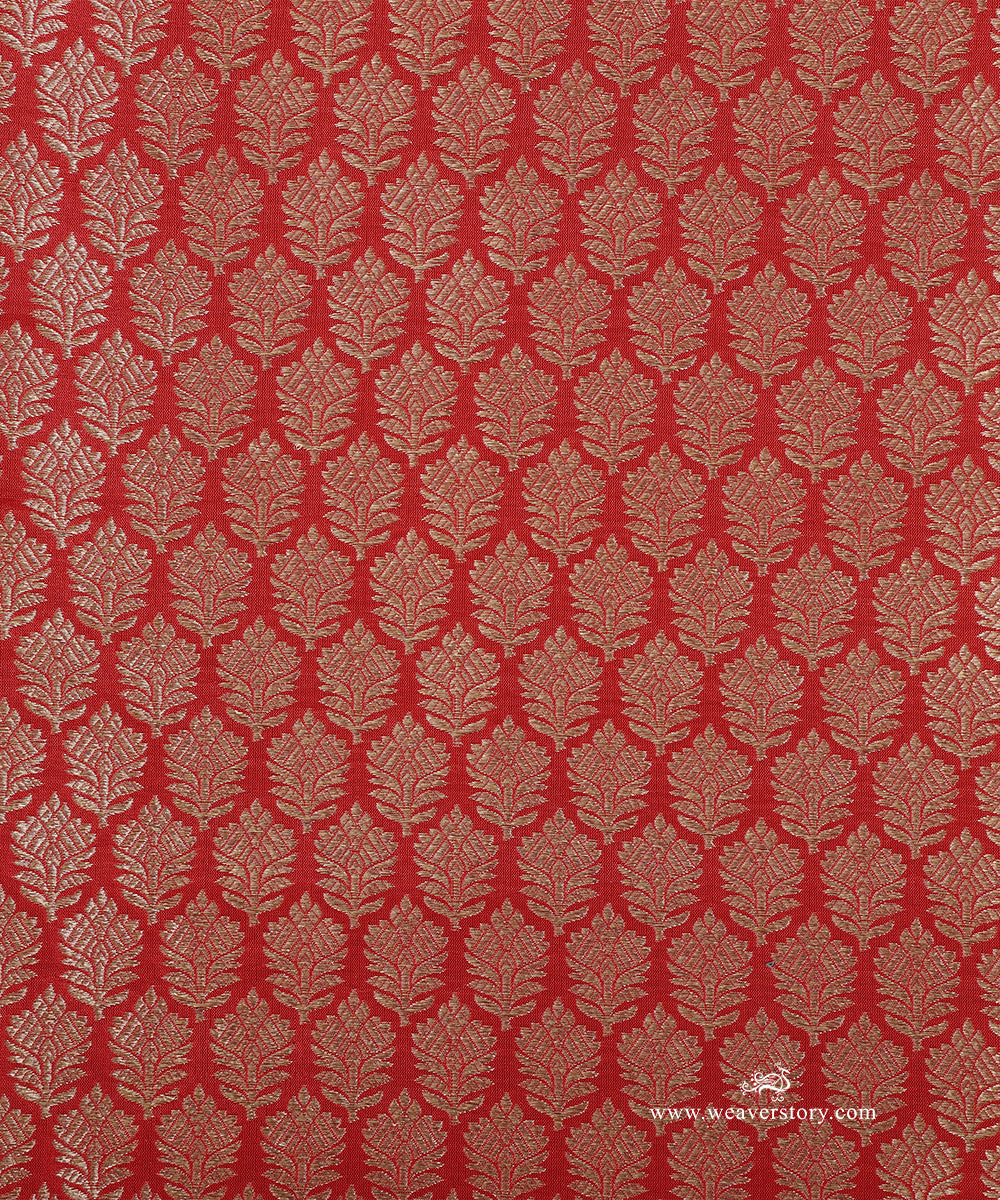 Handloom_Red_Pure_Katan_Silk_Kimkhab_Banarasi_Fabric_With_Small_Flower_WeaverStory_03