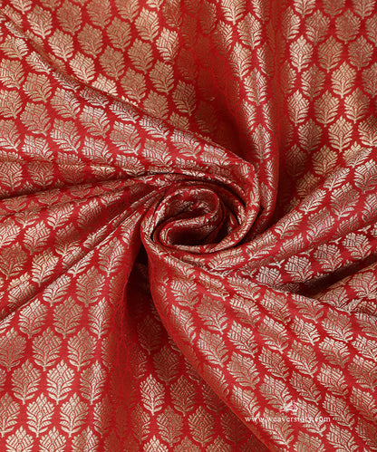 Handloom_Red_Pure_Katan_Silk_Kimkhab_Banarasi_Fabric_With_Small_Flower_WeaverStory_05