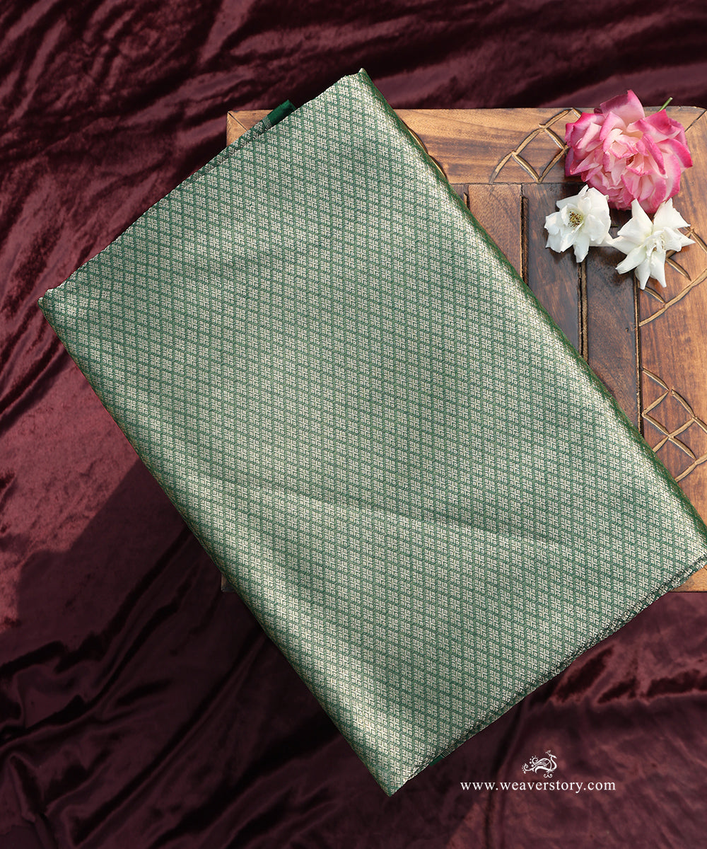 Green_Handloom_Pure_Katna_Silk_With_Tissue_Kimkhab_Banarasi_Fabric_Barfi_Motif_WeaverStory_01