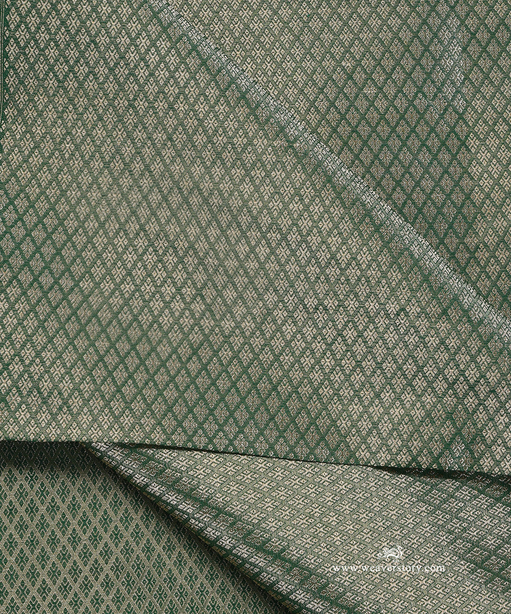 Green_Handloom_Pure_Katna_Silk_With_Tissue_Kimkhab_Banarasi_Fabric_Barfi_Motif_WeaverStory_04