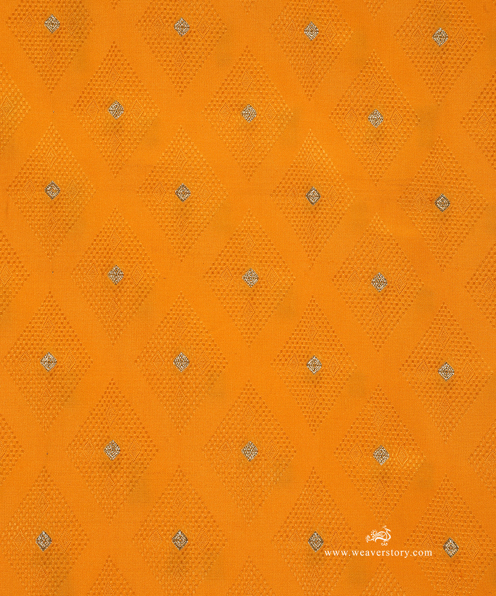 Handloom_Yellow_Pure_Katan_Silk_Tanchoi_Banarasi_Fabric_With_Zari_Booti_WeaverStory_03