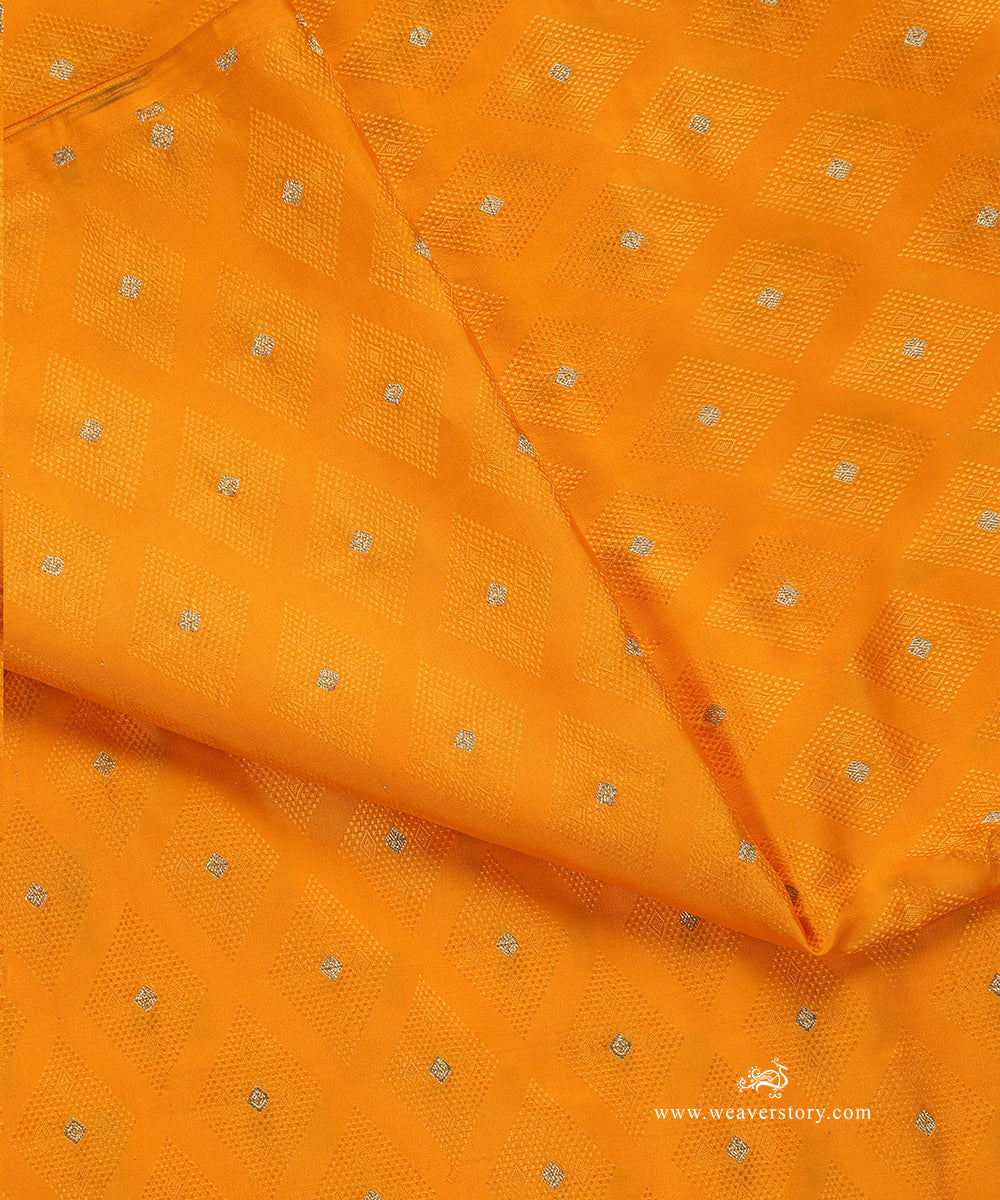 Handloom_Yellow_Pure_Katan_Silk_Tanchoi_Banarasi_Fabric_With_Zari_Booti_WeaverStory_04